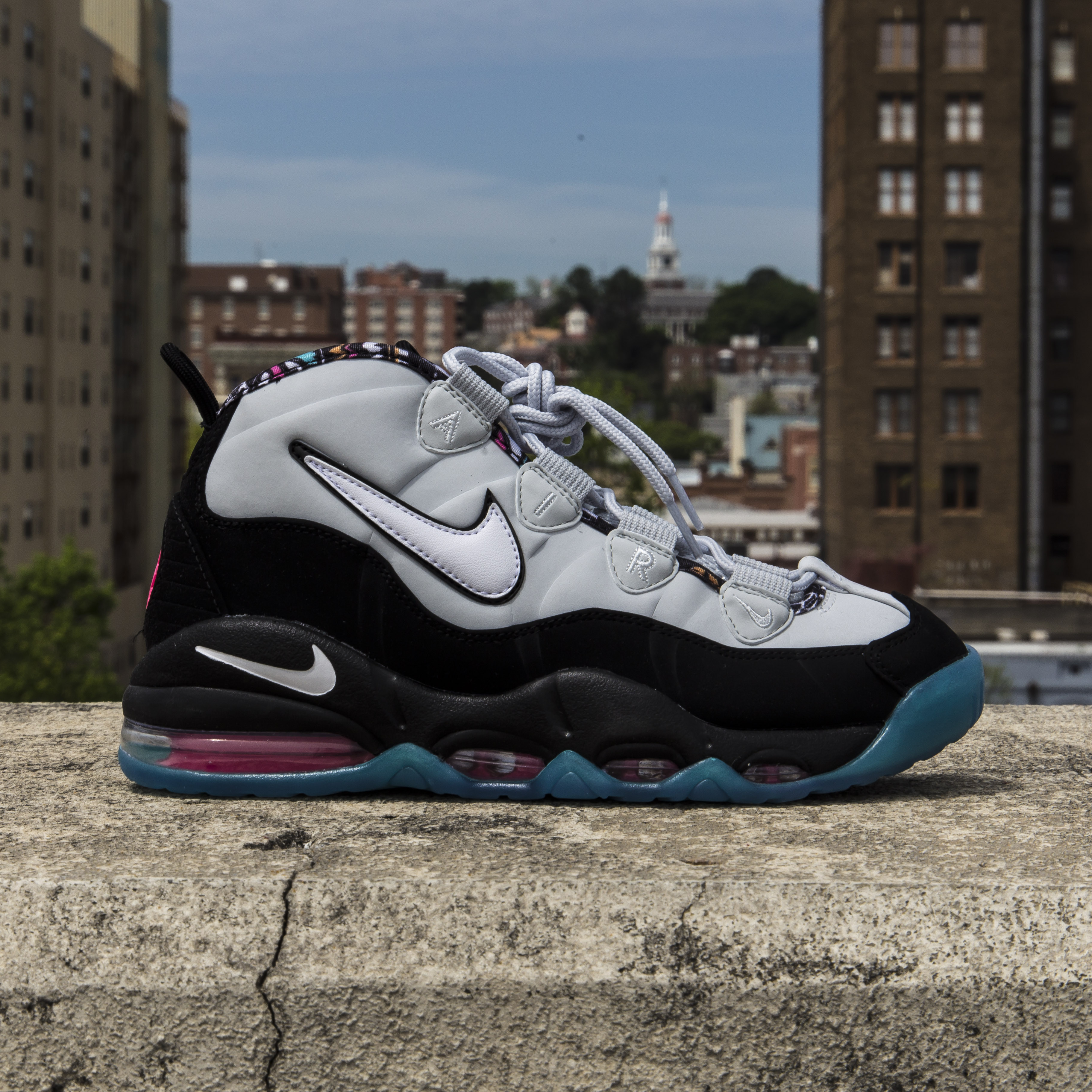 air max uptempo black and white