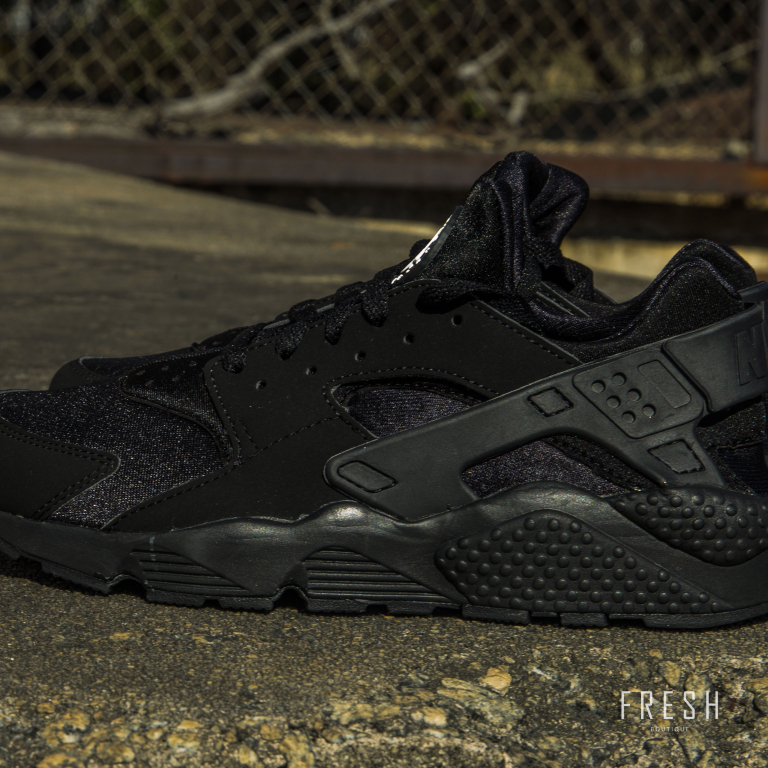 nike air huarache black white